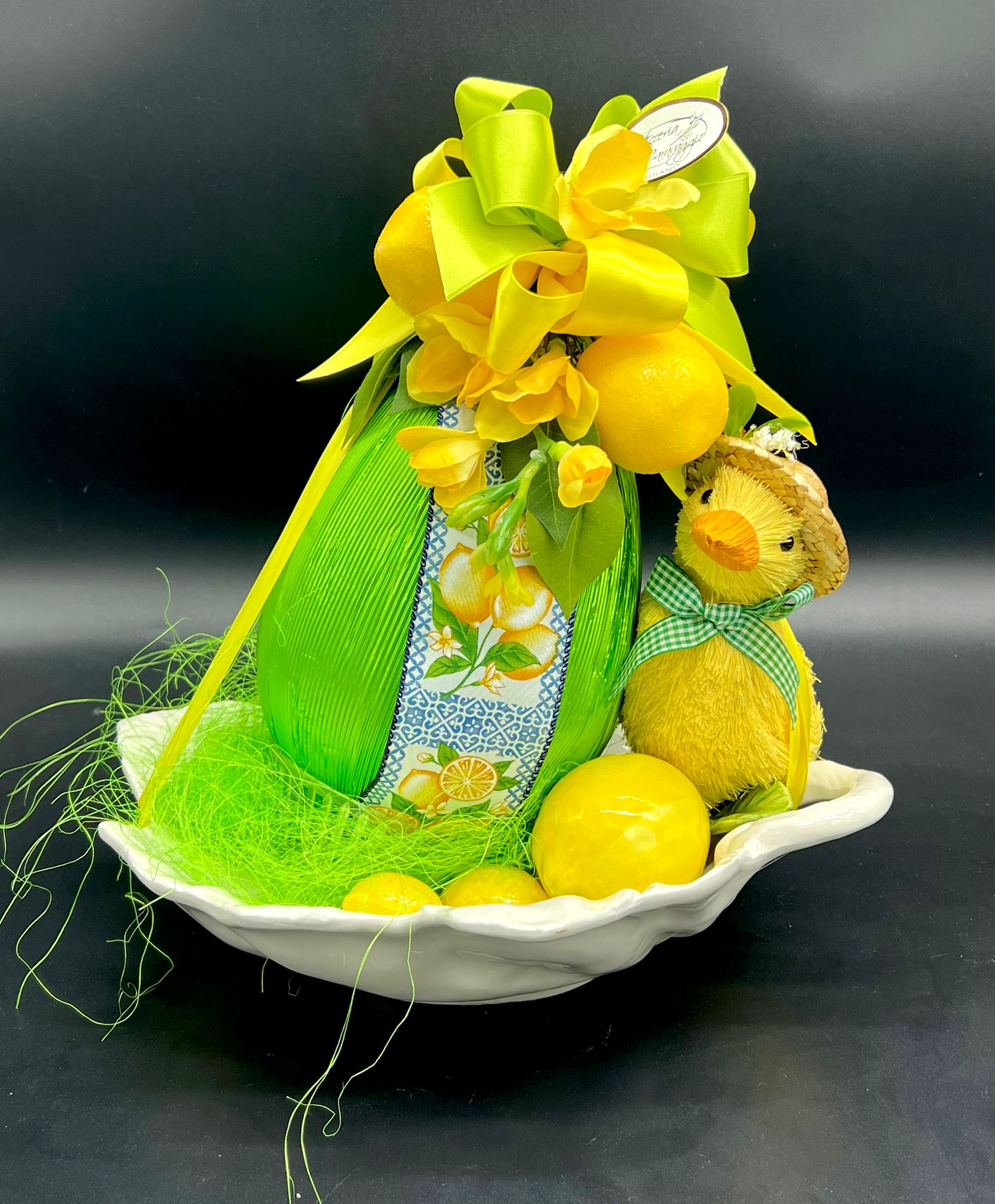 Cestino in porcellana decorato con pulcino e limoni, pasticceria Caravaggio Pasqua 2024
